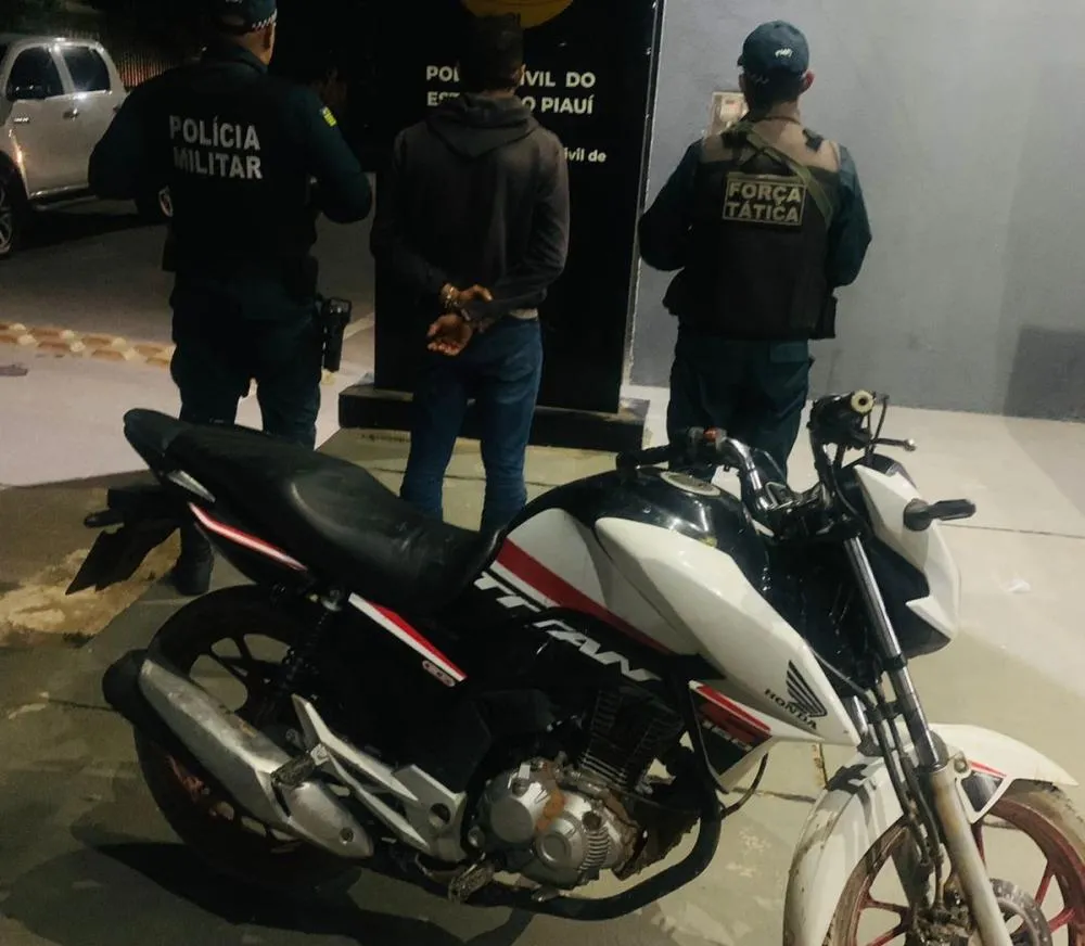 Homem flagrado com moto adulterada é conduzido a delegacia em Avelino Lopes