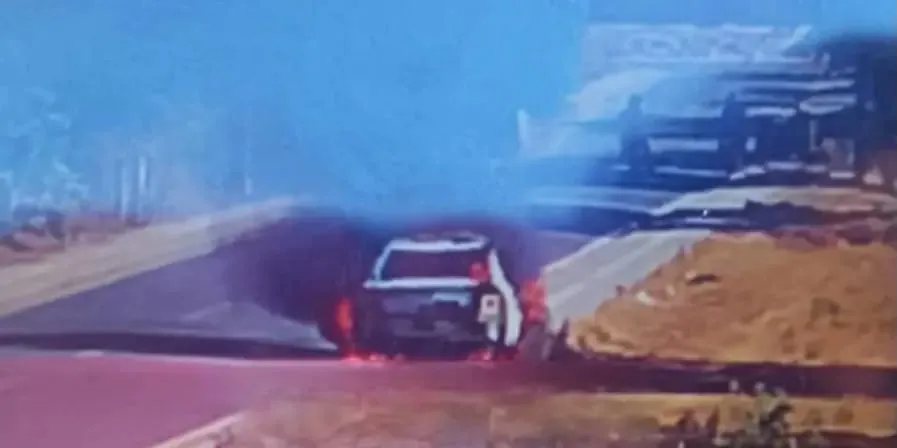 Mulher morre após carro atingir moto na BR-020; motorista é preso no Sul do Piauí