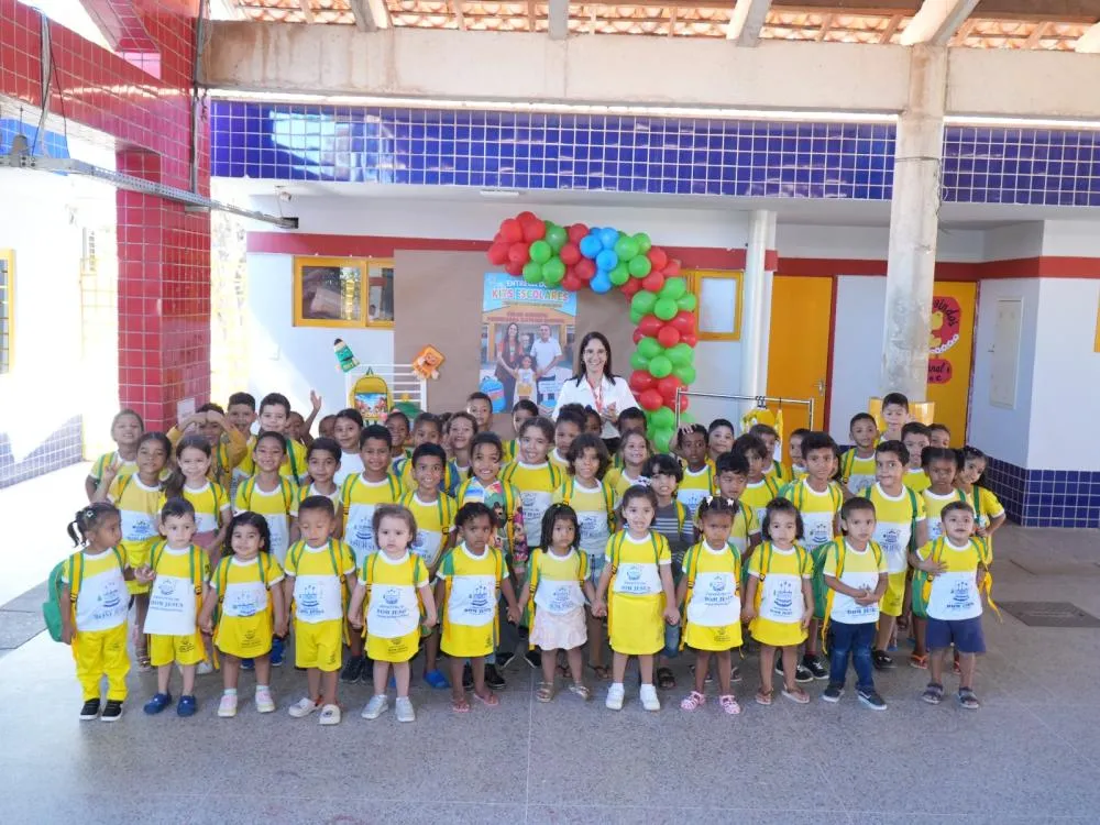 Educação de Bom Jesus inicia distribuição dos kits escolares na rede municipal