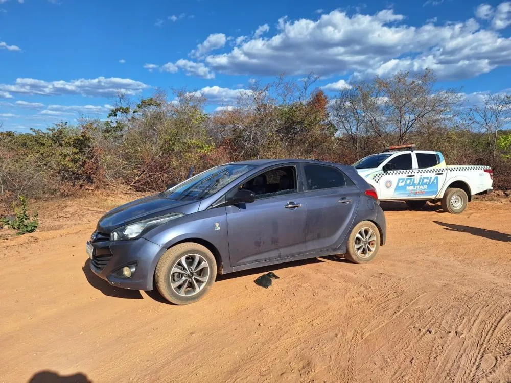 Homem é encontrado morto com marcas de tiros dentro de carro em Parnaguá